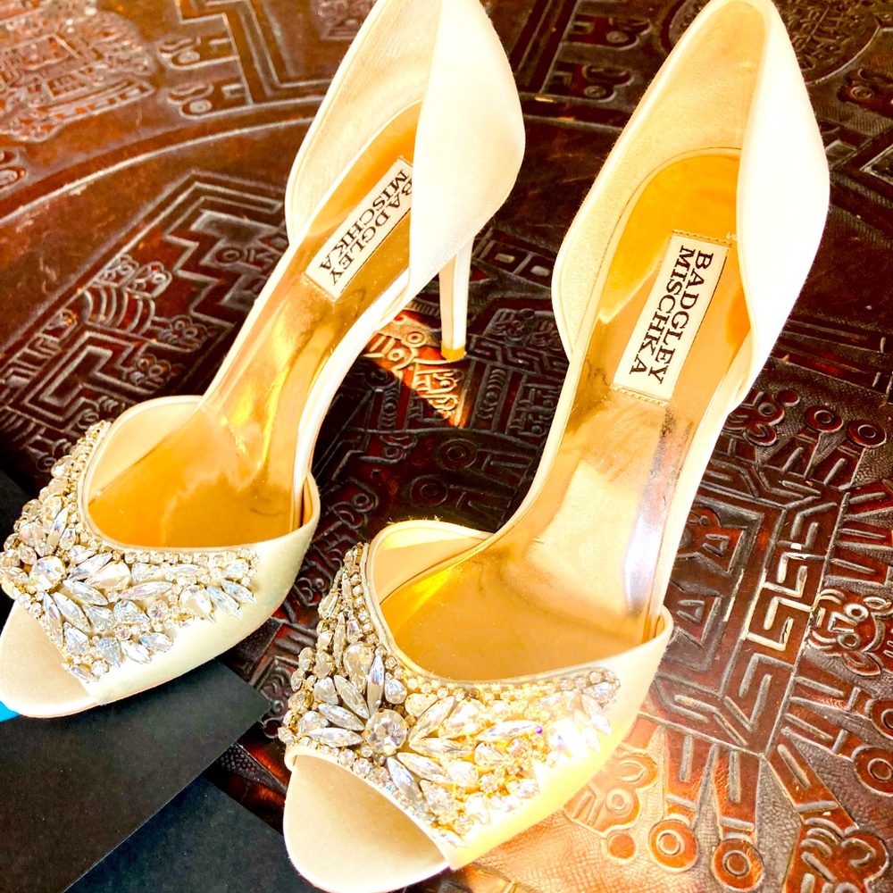 Badgley Mischka Embellished Stiletto S7